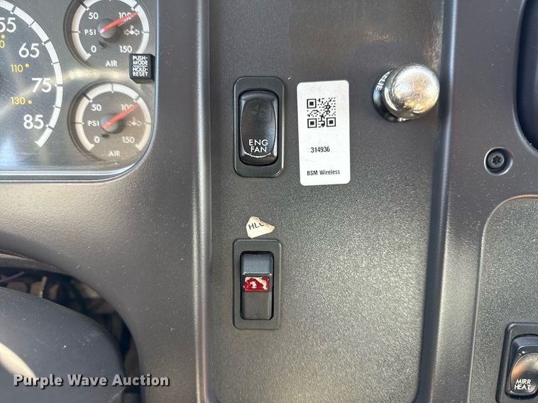 image for item EG5743 2007 Freightliner  Business Class M2 Crew Cab utility / service truck