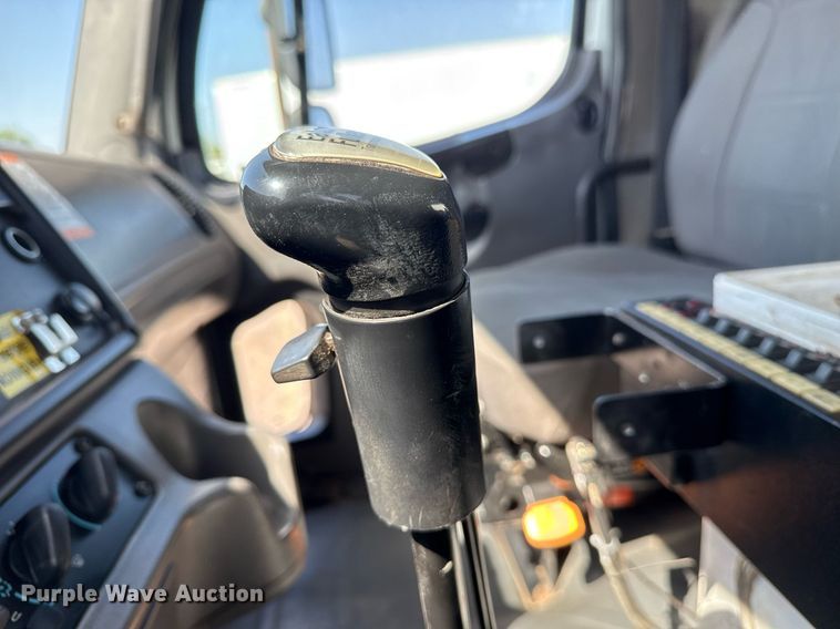 image for item EG5743 2007 Freightliner  Business Class M2 Crew Cab utility / service truck