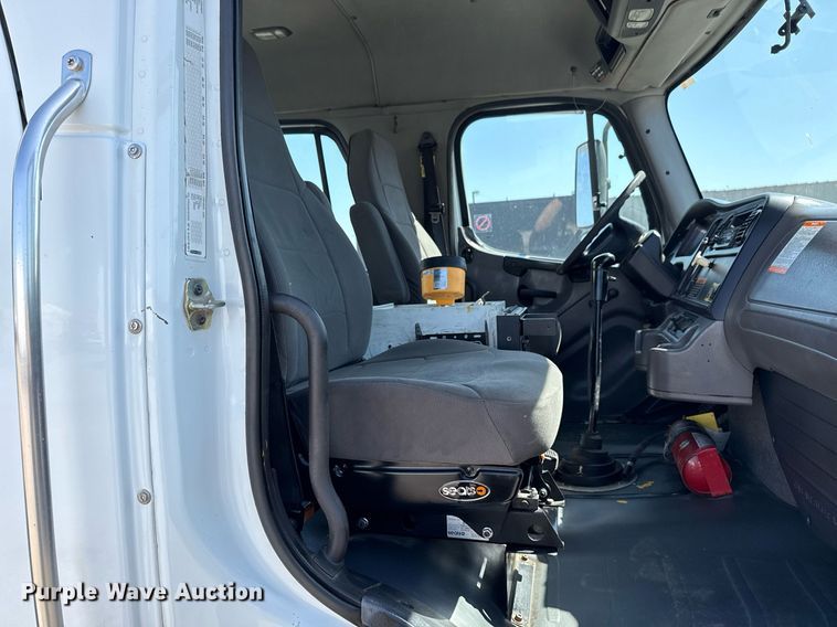 image for item EG5743 2007 Freightliner  Business Class M2 Crew Cab utility / service truck