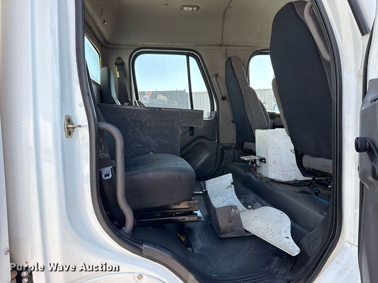 image for item EG5743 2007 Freightliner  Business Class M2 Crew Cab utility / service truck