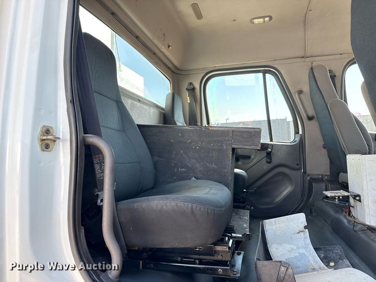 image for item EG5743 2007 Freightliner  Business Class M2 Crew Cab utility / service truck