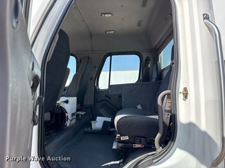 image for item EG5743 2007 Freightliner  Business Class M2 Crew Cab utility / service truck