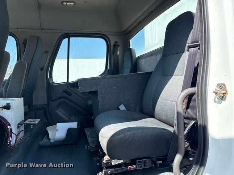 image for item EG5743 2007 Freightliner  Business Class M2 Crew Cab utility / service truck