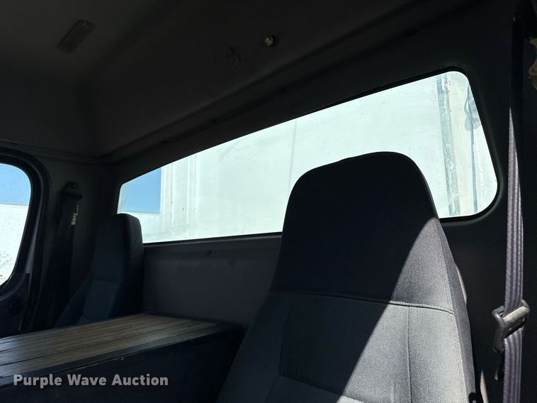 image for item EG5743 2007 Freightliner  Business Class M2 Crew Cab utility / service truck