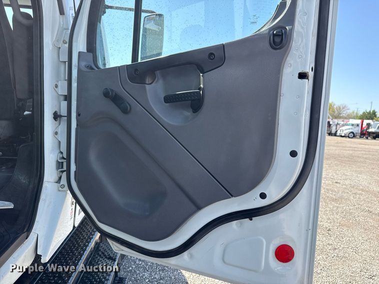 image for item EG5743 2007 Freightliner  Business Class M2 Crew Cab utility / service truck