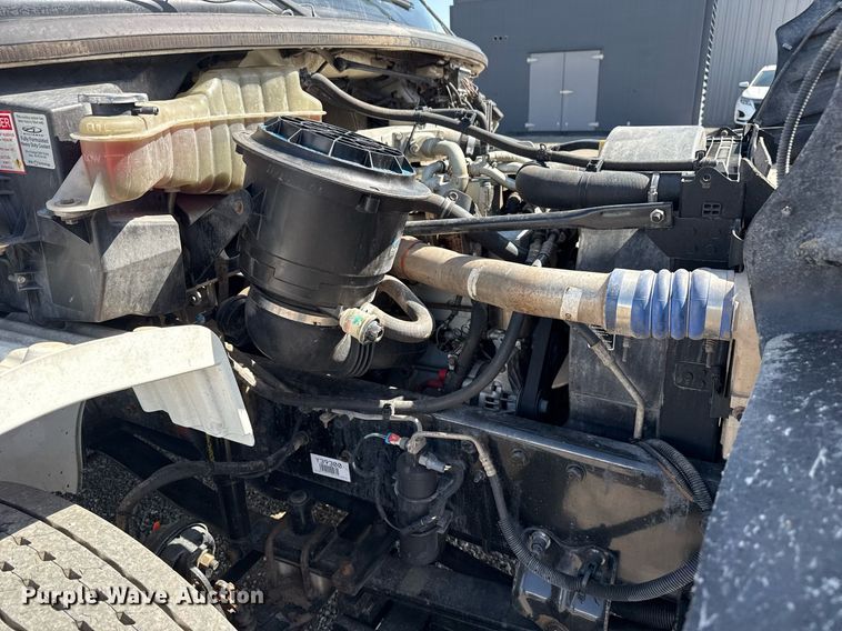 image for item EG5743 2007 Freightliner  Business Class M2 Crew Cab utility / service truck