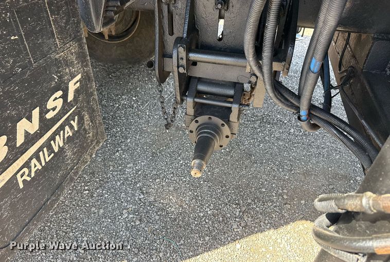 image for item EG5743 2007 Freightliner  Business Class M2 Crew Cab utility / service truck