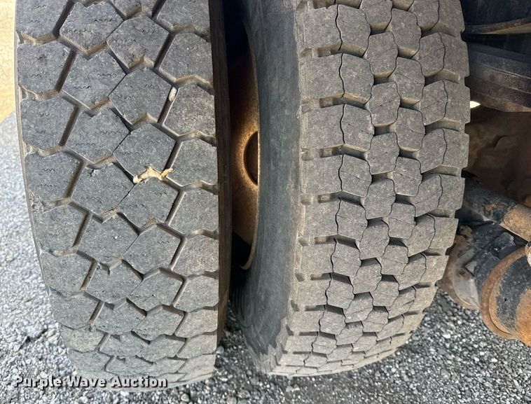 image for item EG5743 2007 Freightliner  Business Class M2 Crew Cab utility / service truck