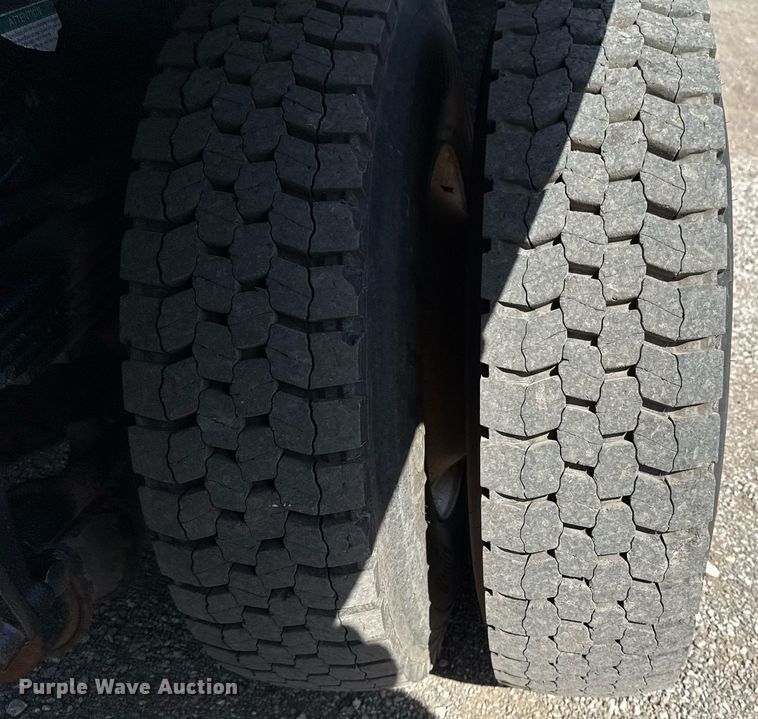 image for item EG5743 2007 Freightliner  Business Class M2 Crew Cab utility / service truck