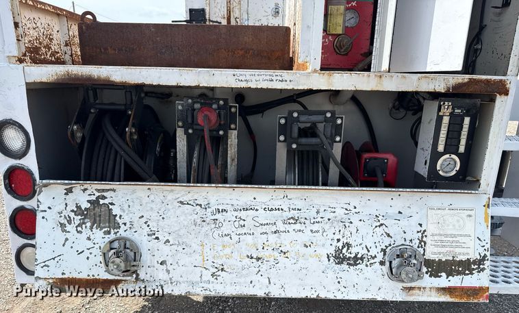 image for item EG5769 2008 Freightliner Business Class M2 Ext. Cab utility / service truck