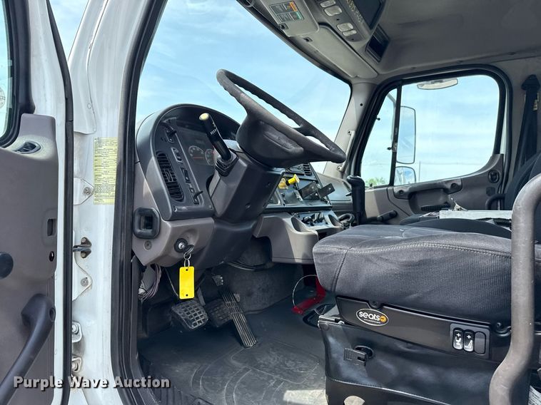 image for item EG5769 2008 Freightliner Business Class M2 Ext. Cab utility / service truck