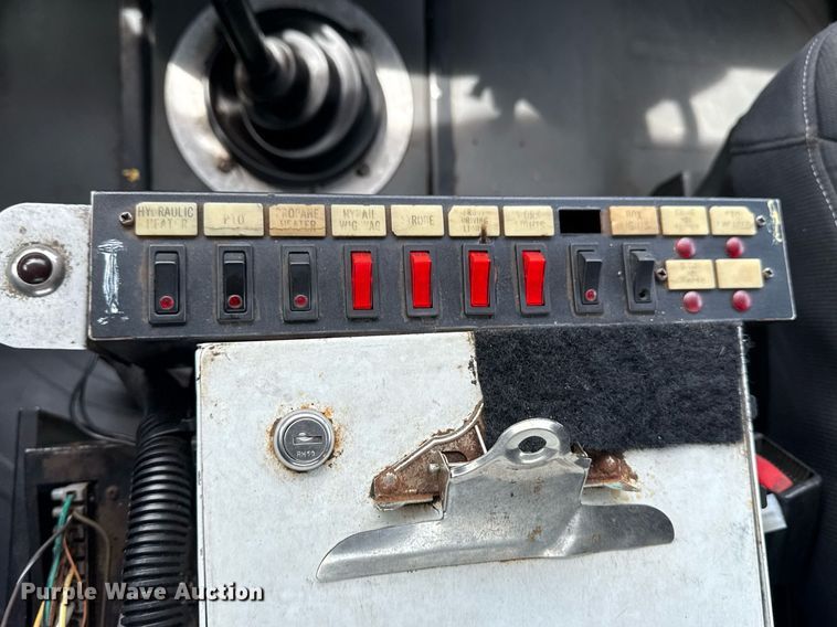 image for item EG5769 2008 Freightliner Business Class M2 Ext. Cab utility / service truck