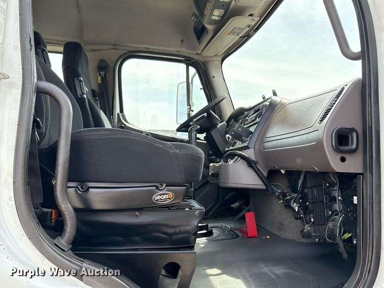 image for item EG5769 2008 Freightliner Business Class M2 Ext. Cab utility / service truck