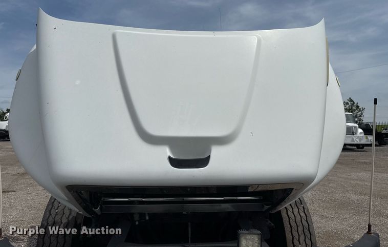 image for item EG5769 2008 Freightliner Business Class M2 Ext. Cab utility / service truck