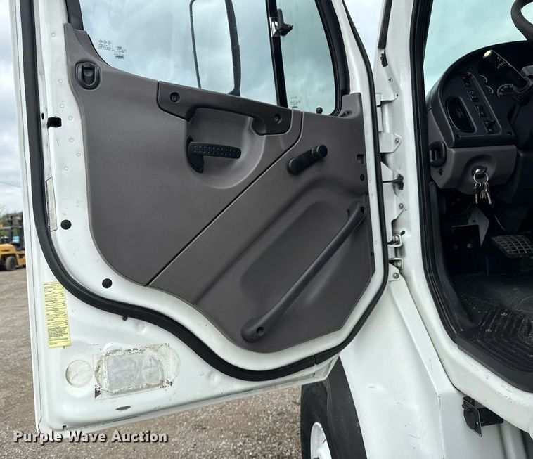 image for item EG5779 2007 Freightliner Business Class M2 Ext. Cab crane truck