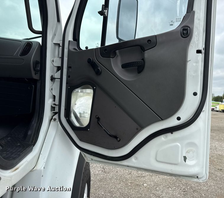 image for item EG5779 2007 Freightliner Business Class M2 Ext. Cab crane truck