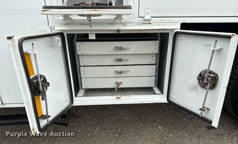 image for item EG5781 2010 Freightliner Business Class M2 crane truck