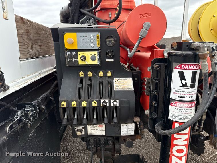 image for item EG5781 2010 Freightliner Business Class M2 crane truck