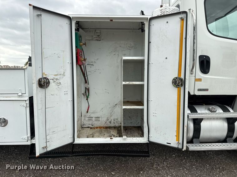 image for item EG5781 2010 Freightliner Business Class M2 crane truck