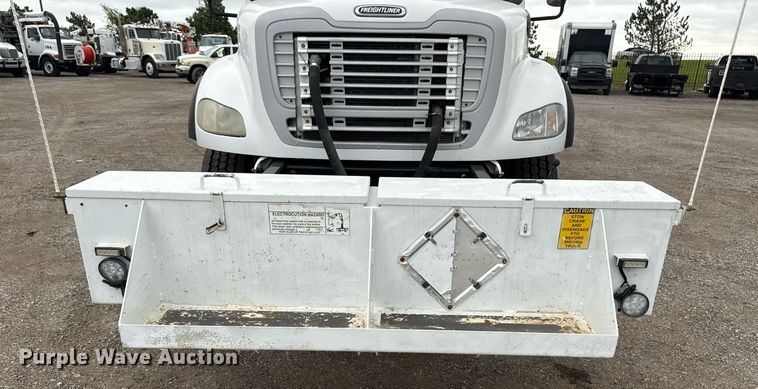 image for item EG5781 2010 Freightliner Business Class M2 crane truck