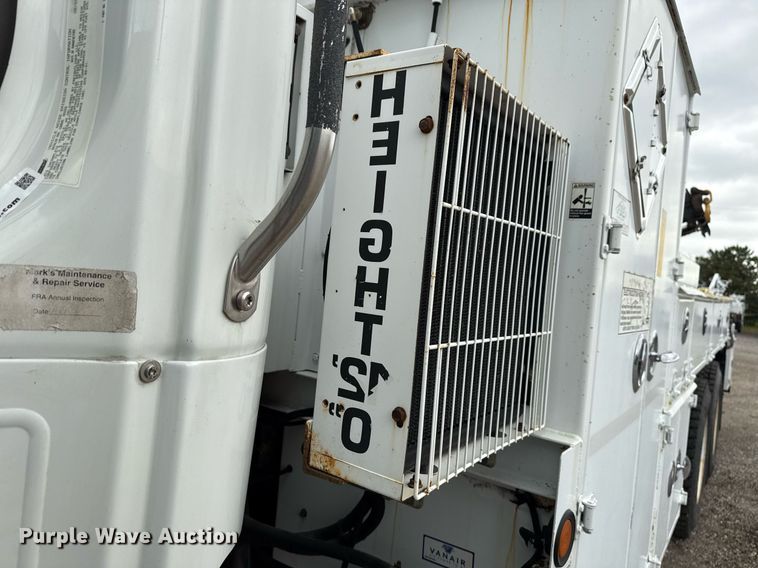 image for item EG5781 2010 Freightliner Business Class M2 crane truck