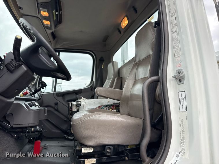 image for item EG5781 2010 Freightliner Business Class M2 crane truck