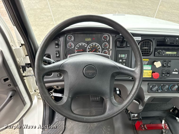 image for item EG5781 2010 Freightliner Business Class M2 crane truck