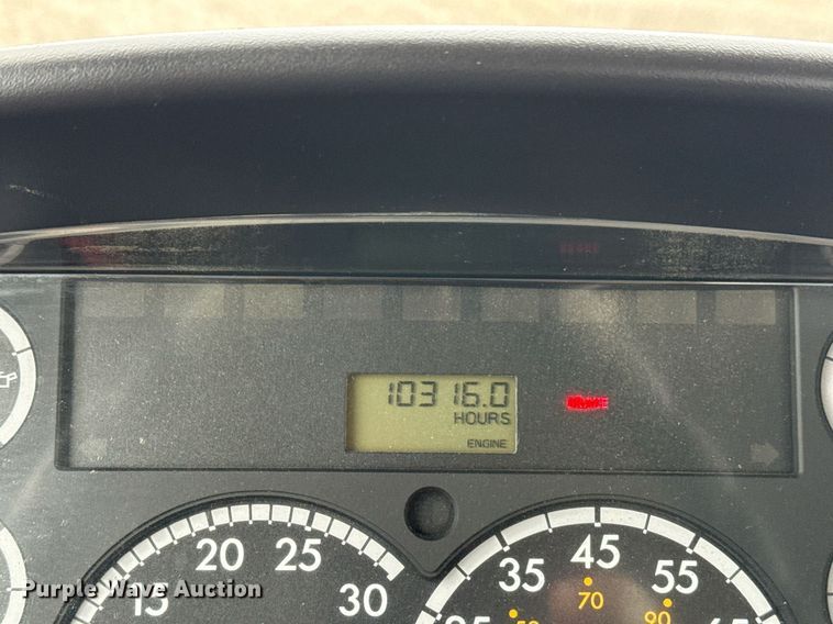 image for item EG5781 2010 Freightliner Business Class M2 crane truck