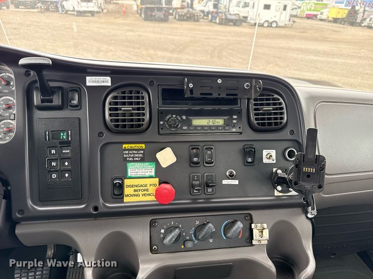 image for item EG5781 2010 Freightliner Business Class M2 crane truck