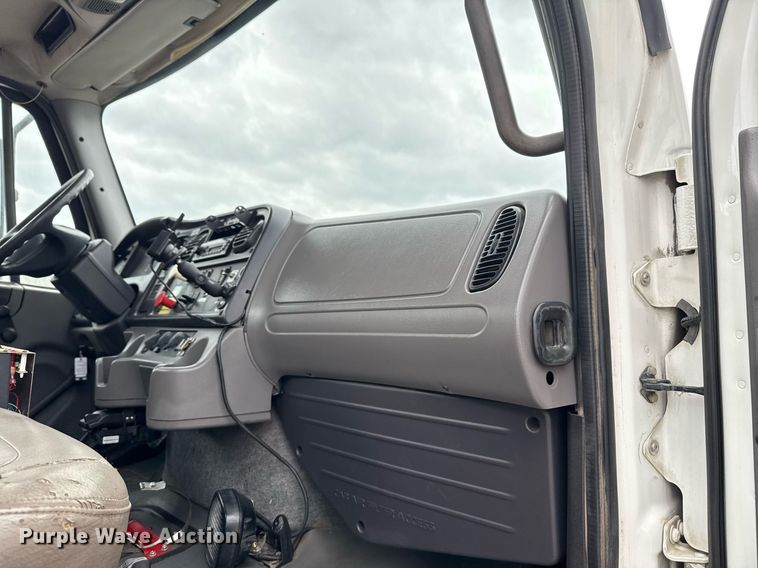 image for item EG5781 2010 Freightliner Business Class M2 crane truck