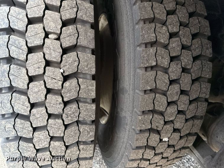 image for item EG5781 2010 Freightliner Business Class M2 crane truck