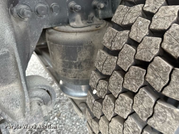 image for item EG5781 2010 Freightliner Business Class M2 crane truck