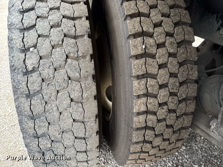 image for item EG5781 2010 Freightliner Business Class M2 crane truck