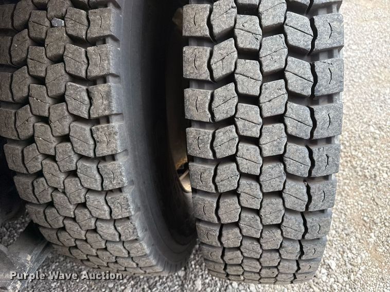 image for item EG5781 2010 Freightliner Business Class M2 crane truck