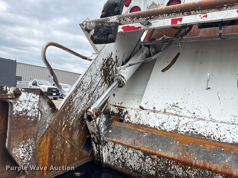 image for item EG5792 2014 Freightliner M2 refuse truck