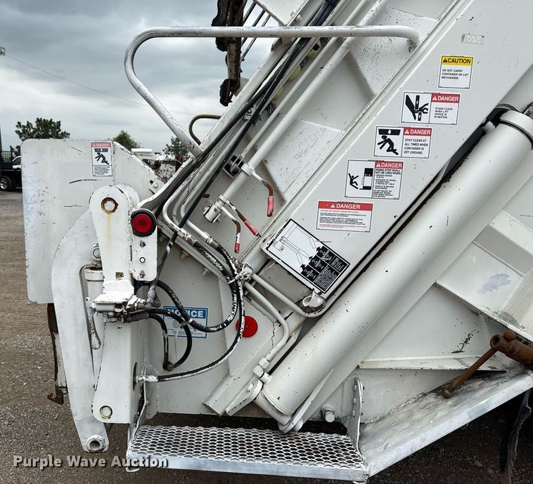 image for item EG5792 2014 Freightliner M2 refuse truck