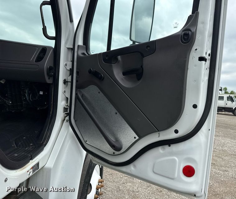 image for item EG5792 2014 Freightliner M2 refuse truck