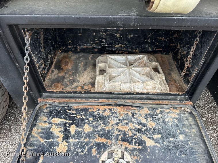 image for item EG5795 2010 Freightliner Business Class M2 crane truck