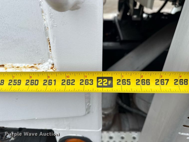 image for item EG5795 2010 Freightliner Business Class M2 crane truck