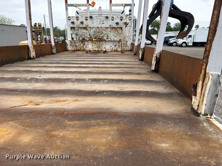 image for item EG5795 2010 Freightliner Business Class M2 crane truck