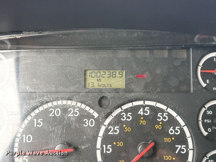 image for item EG5795 2010 Freightliner Business Class M2 crane truck