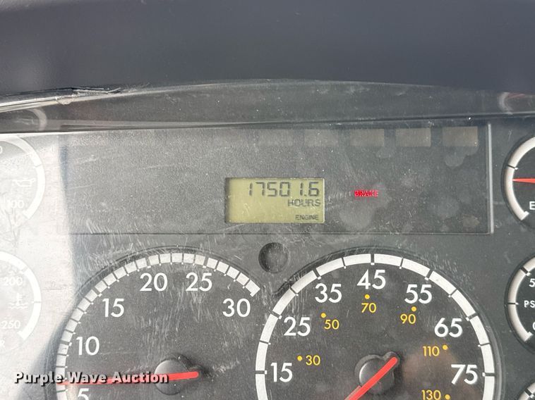 image for item EG5795 2010 Freightliner Business Class M2 crane truck