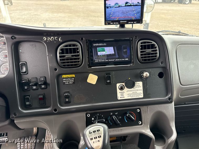 image for item EG5795 2010 Freightliner Business Class M2 crane truck