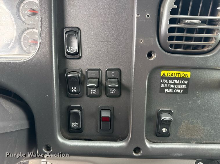 image for item EG5795 2010 Freightliner Business Class M2 crane truck