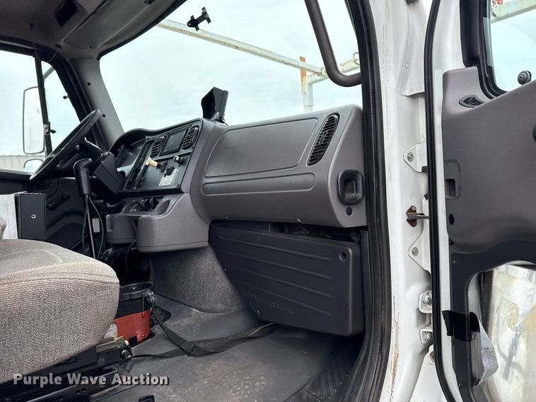 image for item EG5795 2010 Freightliner Business Class M2 crane truck