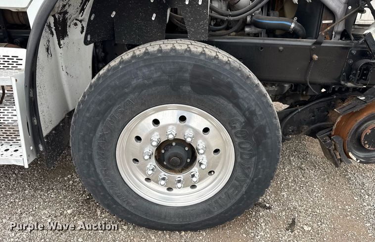 image for item EG5795 2010 Freightliner Business Class M2 crane truck