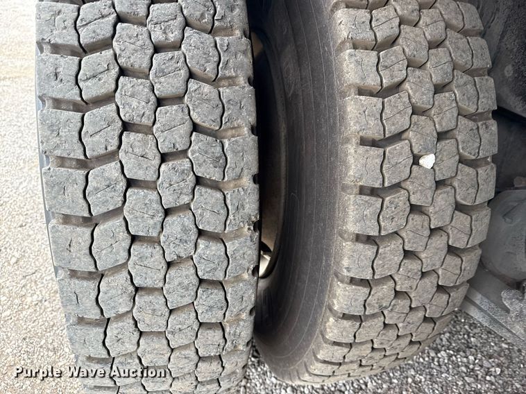 image for item EG5795 2010 Freightliner Business Class M2 crane truck