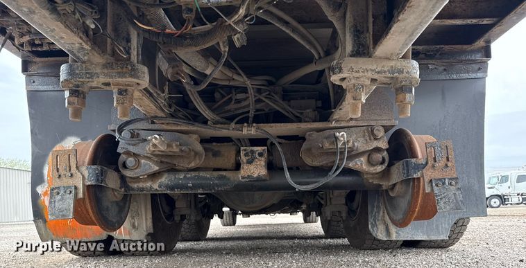 image for item EG5795 2010 Freightliner Business Class M2 crane truck