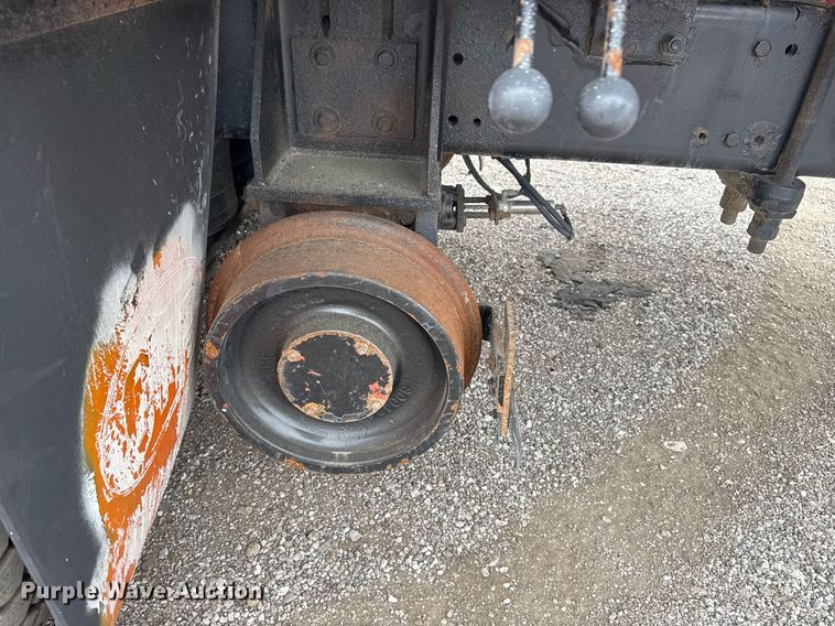 image for item EG5795 2010 Freightliner Business Class M2 crane truck