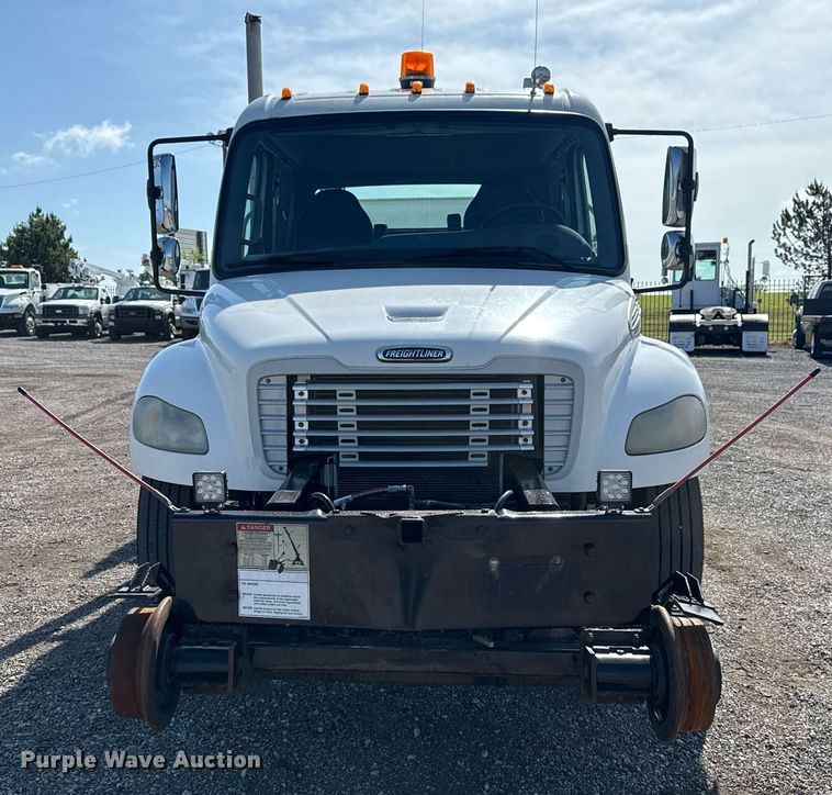 image for item EG5812 2007 Freightliner Business Class M2 Ext. Cab utility / service truck